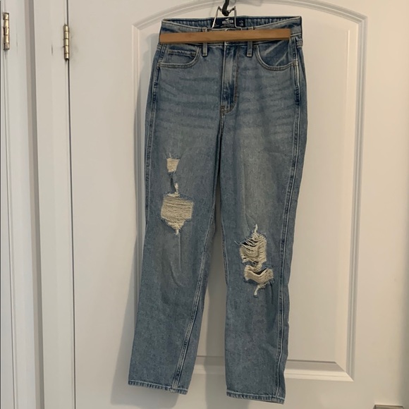 Hollister Ultra High- Rise Mom Jeans - Picture 1 of 5